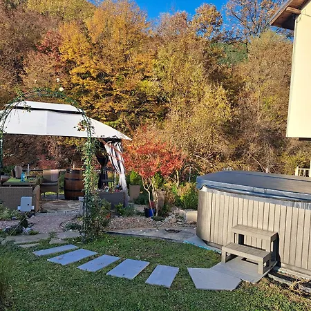 River Garden Beli Oszam